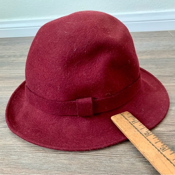 Liz Claiborne hat - Picture 4 of 7